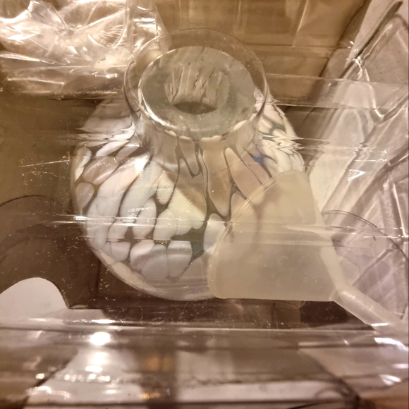 🆕️Traditions Hand Blown Glass Oil Lamp - Picture 5 of 6